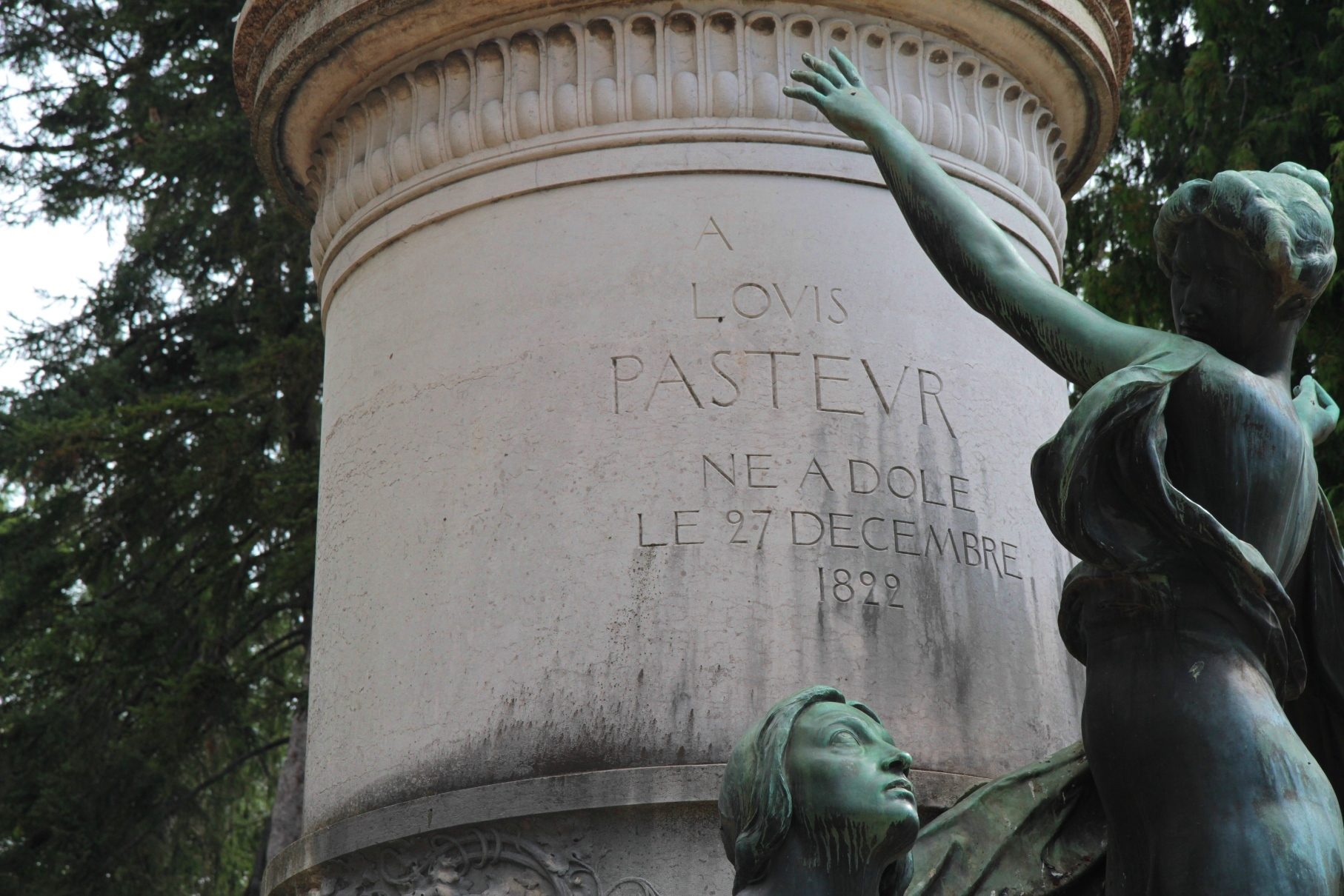 Louis Pasteur's monument (Dole) - 04.JPG